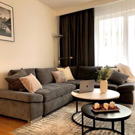 Apartaments Airport Okecie Premium Warszawa Exteriör bild